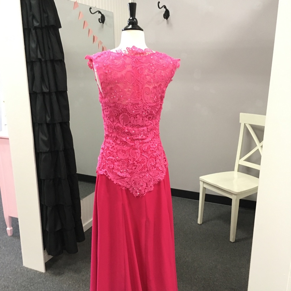 Formal dress - Picture 3 of 3